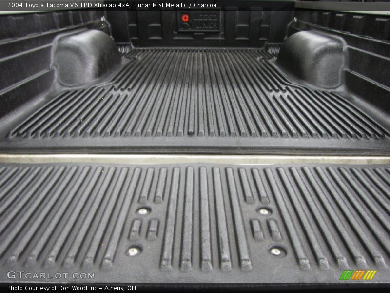Lunar Mist Metallic / Charcoal 2004 Toyota Tacoma V6 TRD Xtracab 4x4