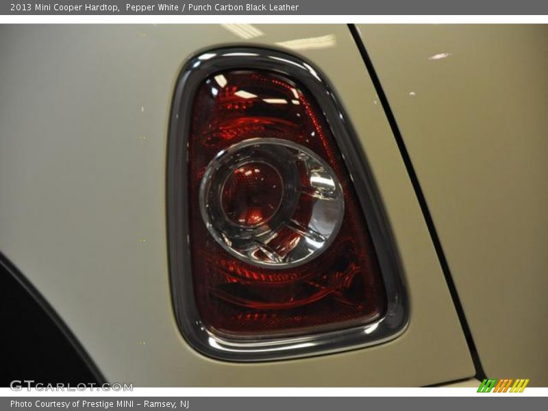 Pepper White / Punch Carbon Black Leather 2013 Mini Cooper Hardtop