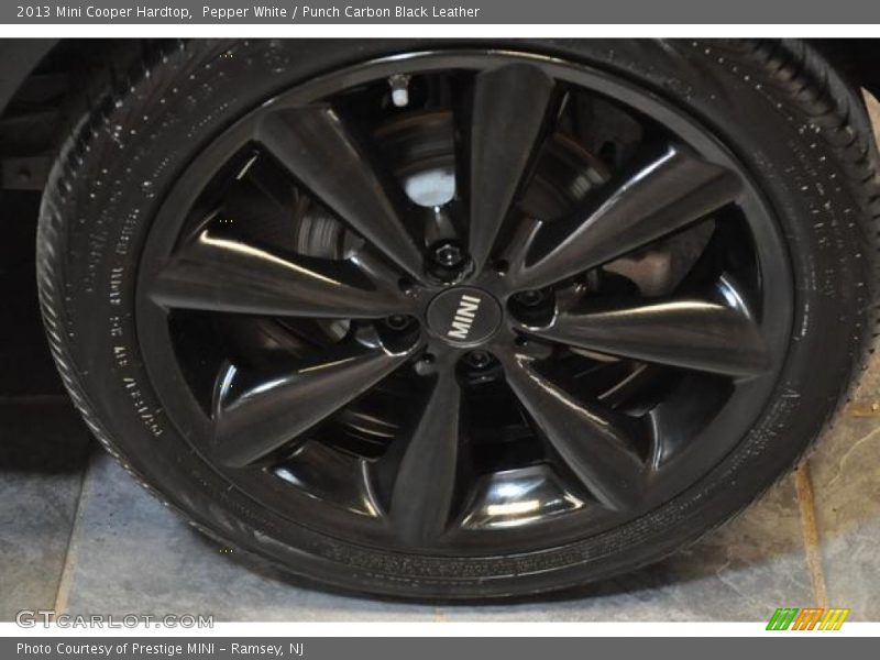 Pepper White / Punch Carbon Black Leather 2013 Mini Cooper Hardtop