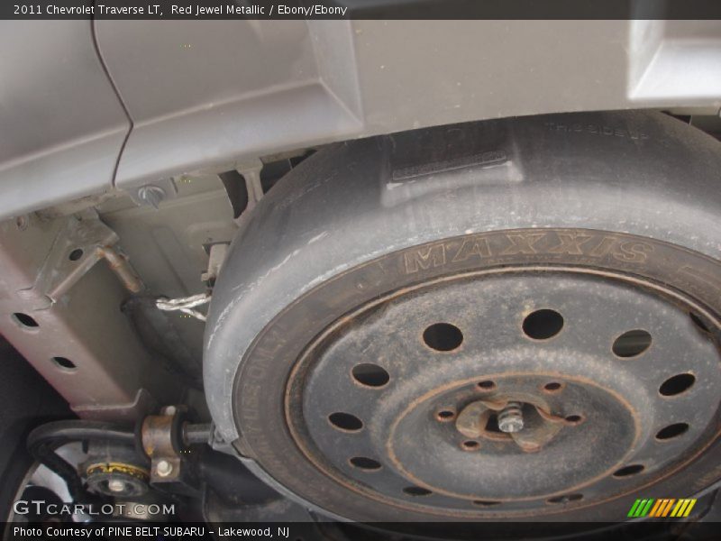 Red Jewel Metallic / Ebony/Ebony 2011 Chevrolet Traverse LT