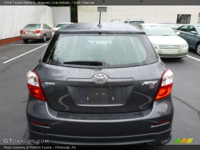 Magnetic Gray Metallic / Dark Charcoal 2009 Toyota Matrix S
