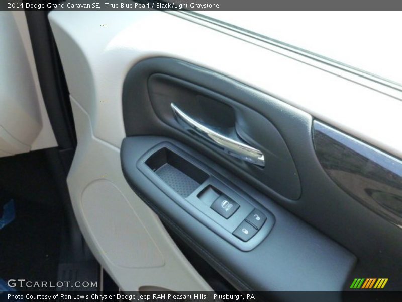 True Blue Pearl / Black/Light Graystone 2014 Dodge Grand Caravan SE