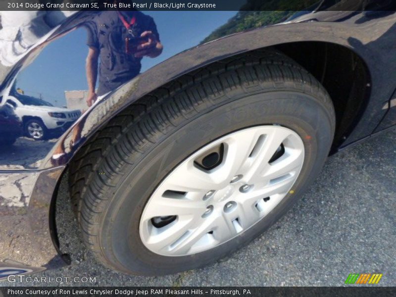True Blue Pearl / Black/Light Graystone 2014 Dodge Grand Caravan SE