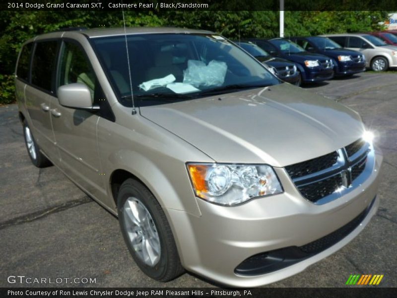 Front 3/4 View of 2014 Grand Caravan SXT