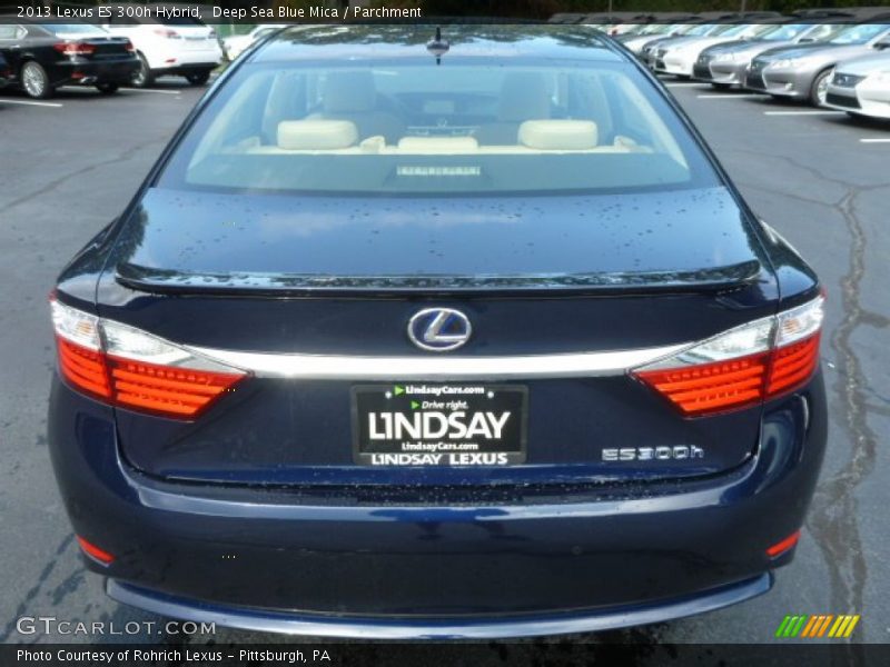 Deep Sea Blue Mica / Parchment 2013 Lexus ES 300h Hybrid
