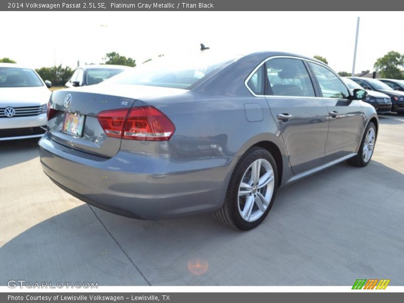 Platinum Gray Metallic / Titan Black 2014 Volkswagen Passat 2.5L SE
