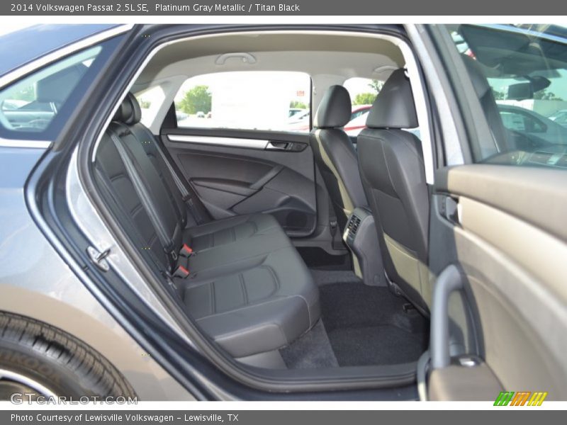 Platinum Gray Metallic / Titan Black 2014 Volkswagen Passat 2.5L SE