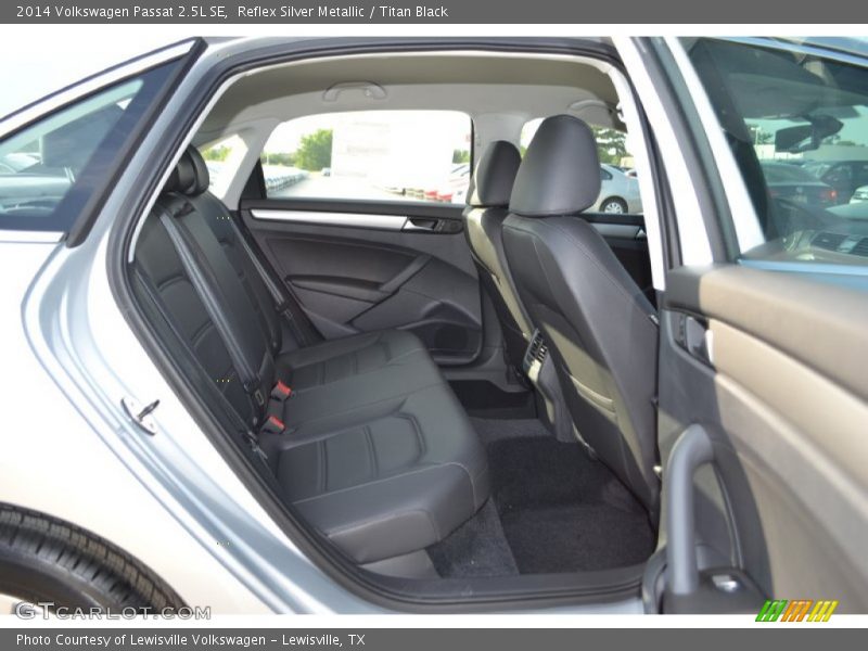 Reflex Silver Metallic / Titan Black 2014 Volkswagen Passat 2.5L SE