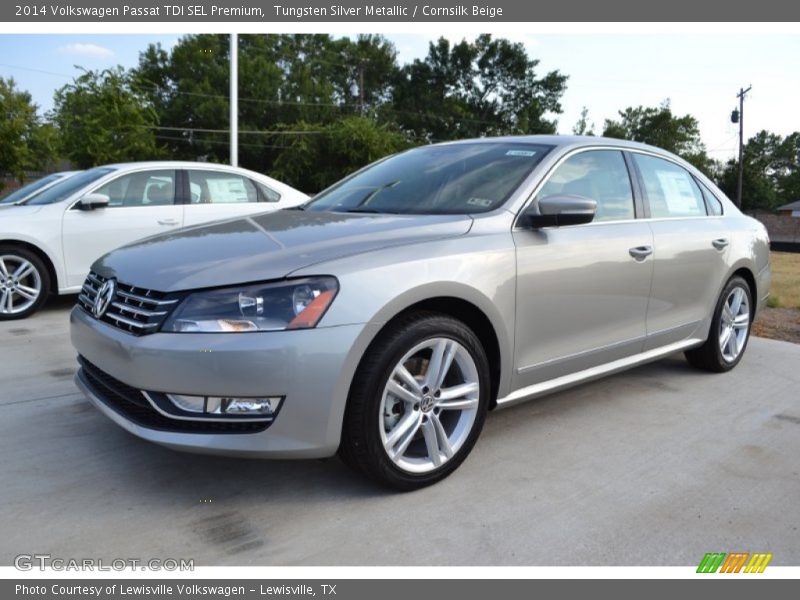 Front 3/4 View of 2014 Passat TDI SEL Premium