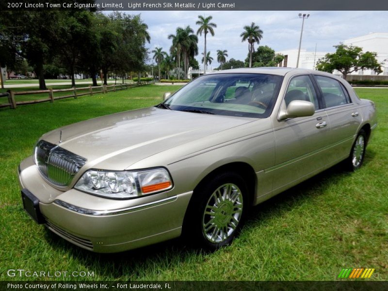 Light French Silk Metallic / Light Camel 2007 Lincoln Town Car Signature Limited
