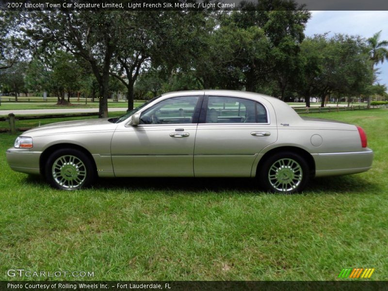 Light French Silk Metallic / Light Camel 2007 Lincoln Town Car Signature Limited