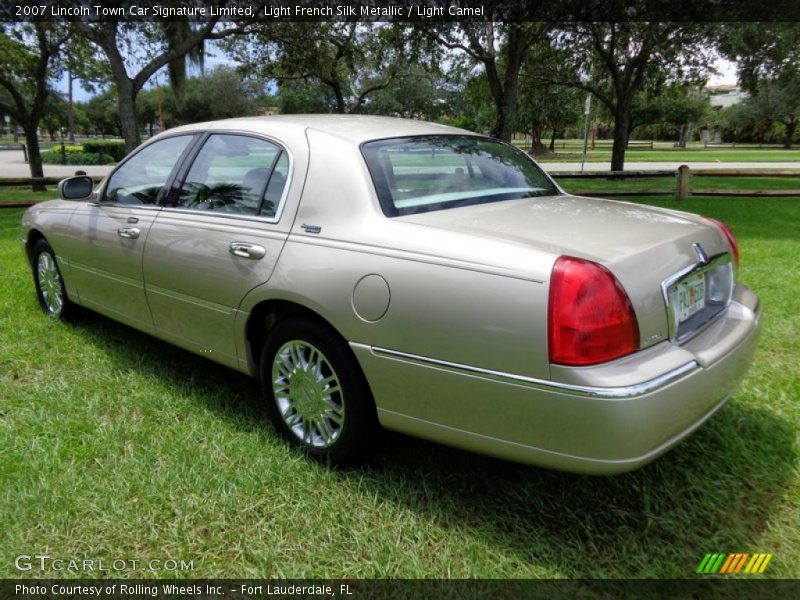 Light French Silk Metallic / Light Camel 2007 Lincoln Town Car Signature Limited