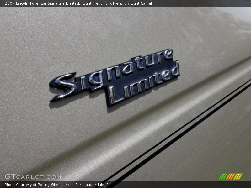 Light French Silk Metallic / Light Camel 2007 Lincoln Town Car Signature Limited