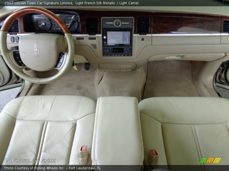 Light French Silk Metallic / Light Camel 2007 Lincoln Town Car Signature Limited