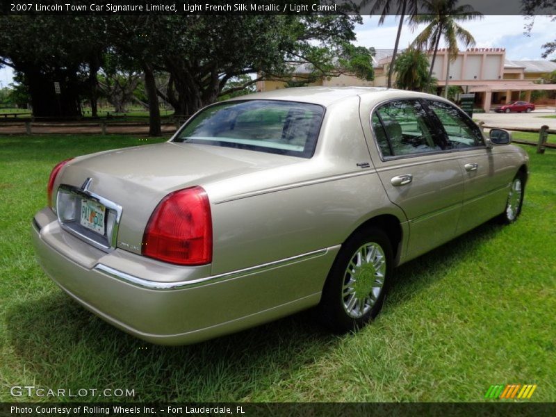 Light French Silk Metallic / Light Camel 2007 Lincoln Town Car Signature Limited