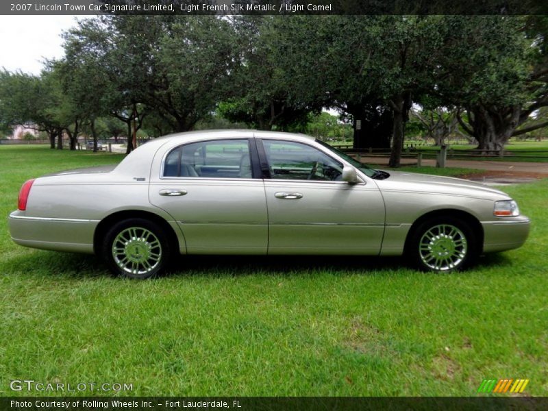 Light French Silk Metallic / Light Camel 2007 Lincoln Town Car Signature Limited