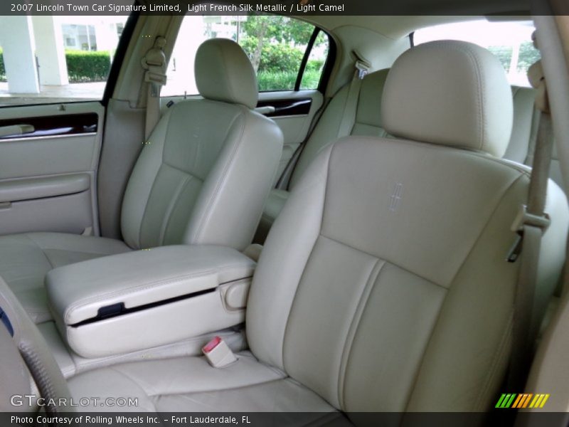 Light French Silk Metallic / Light Camel 2007 Lincoln Town Car Signature Limited