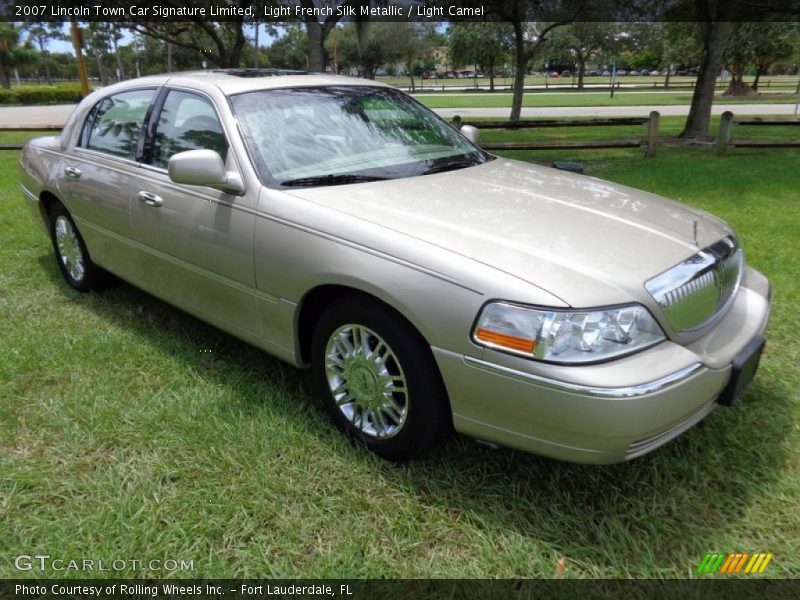 Light French Silk Metallic / Light Camel 2007 Lincoln Town Car Signature Limited