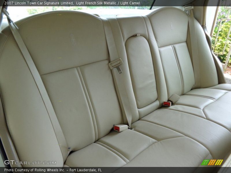 Light French Silk Metallic / Light Camel 2007 Lincoln Town Car Signature Limited