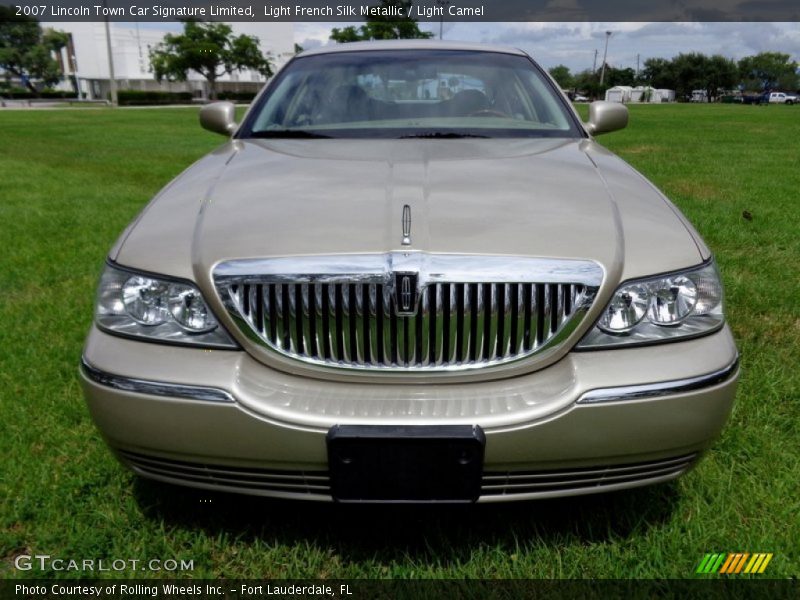 Light French Silk Metallic / Light Camel 2007 Lincoln Town Car Signature Limited