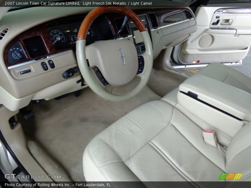 Light French Silk Metallic / Light Camel 2007 Lincoln Town Car Signature Limited