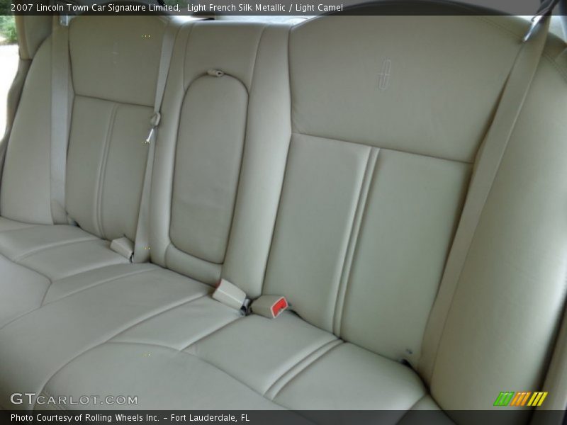 Light French Silk Metallic / Light Camel 2007 Lincoln Town Car Signature Limited