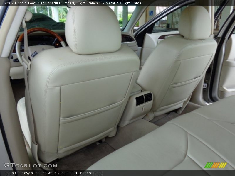 Light French Silk Metallic / Light Camel 2007 Lincoln Town Car Signature Limited