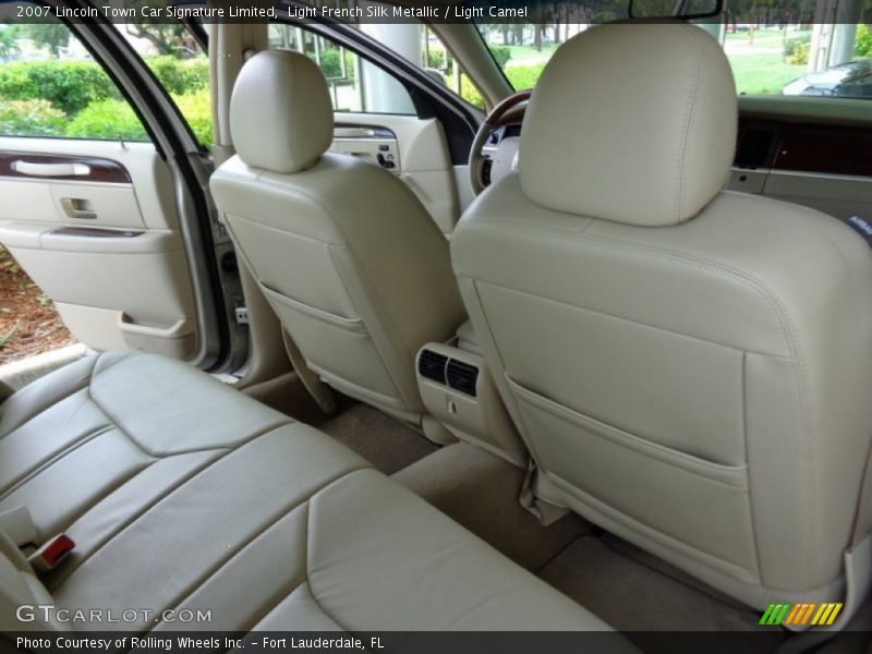 Light French Silk Metallic / Light Camel 2007 Lincoln Town Car Signature Limited