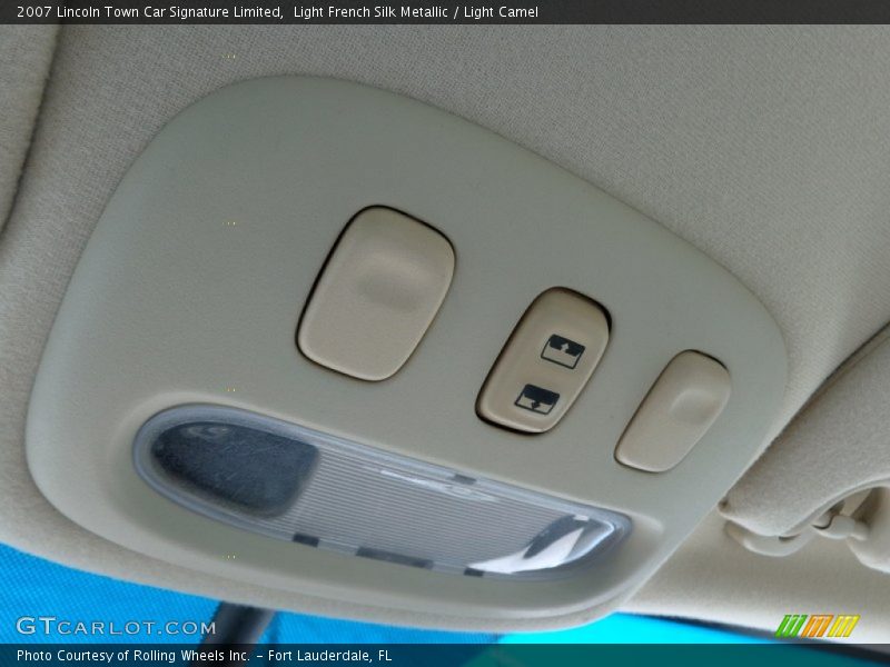 Light French Silk Metallic / Light Camel 2007 Lincoln Town Car Signature Limited
