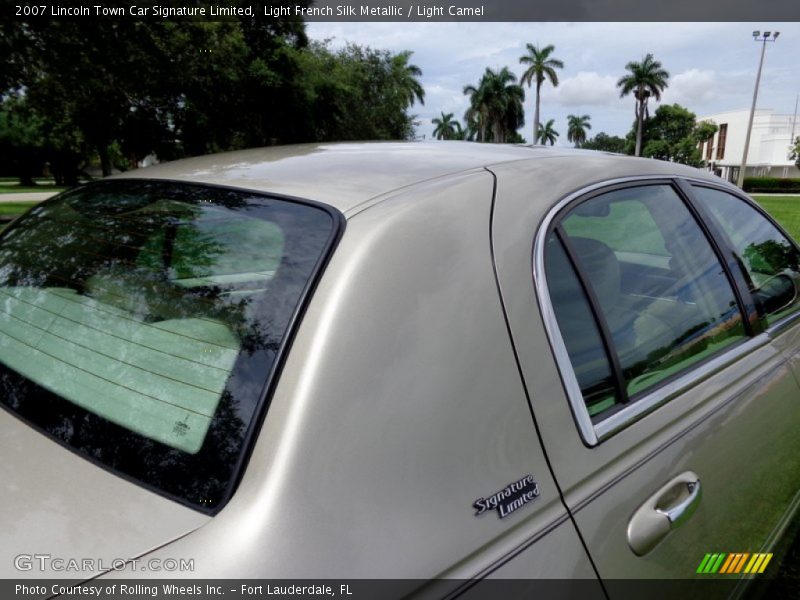 Light French Silk Metallic / Light Camel 2007 Lincoln Town Car Signature Limited