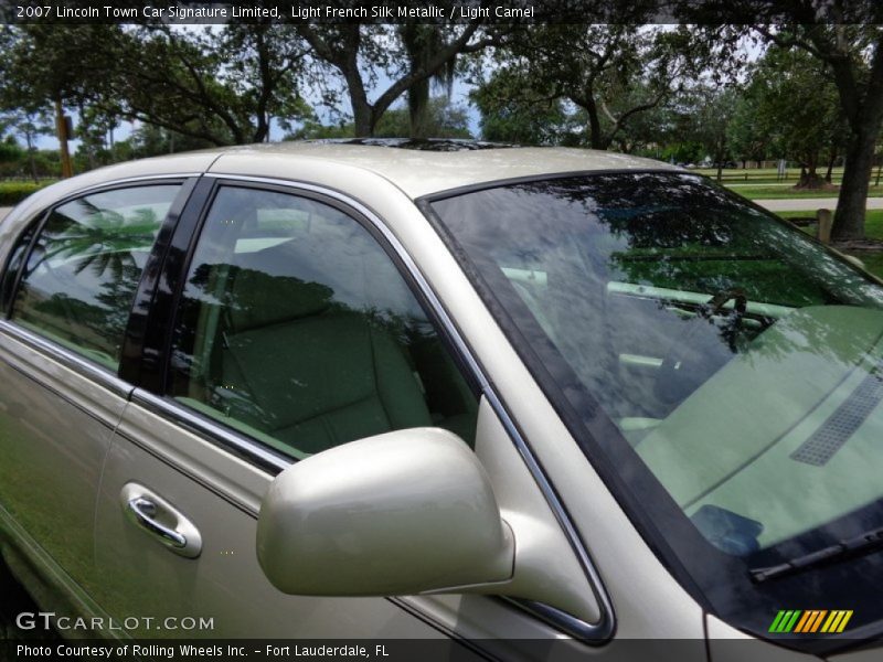 Light French Silk Metallic / Light Camel 2007 Lincoln Town Car Signature Limited