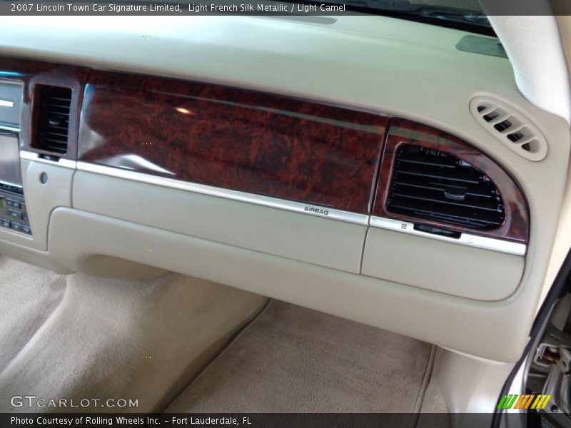 Light French Silk Metallic / Light Camel 2007 Lincoln Town Car Signature Limited
