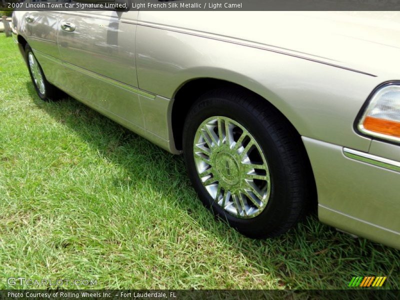 Light French Silk Metallic / Light Camel 2007 Lincoln Town Car Signature Limited