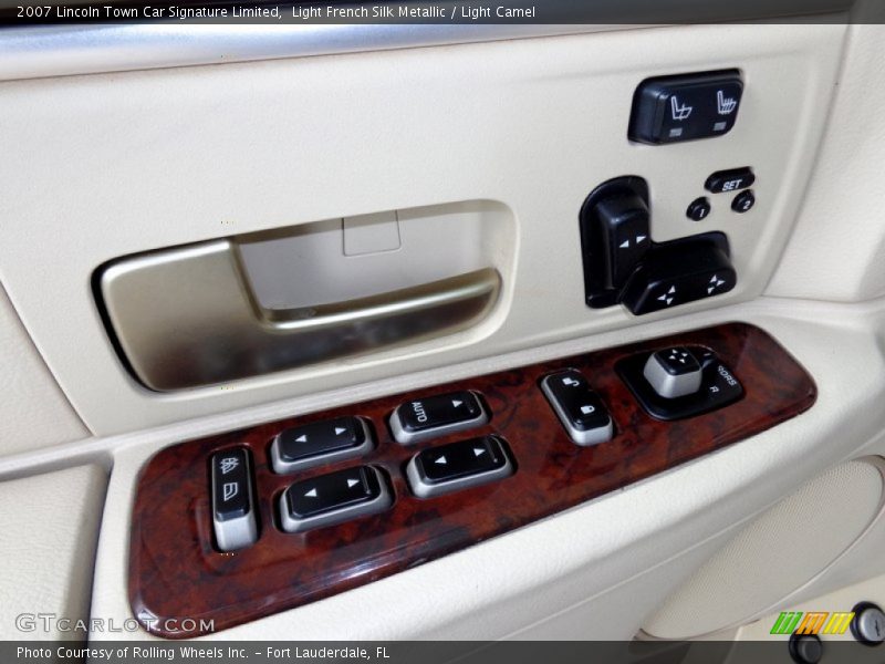 Light French Silk Metallic / Light Camel 2007 Lincoln Town Car Signature Limited
