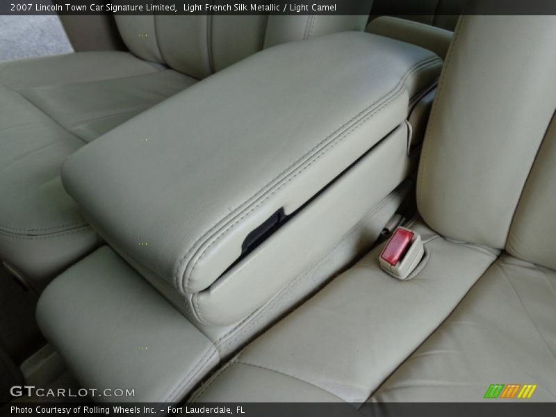 Light French Silk Metallic / Light Camel 2007 Lincoln Town Car Signature Limited
