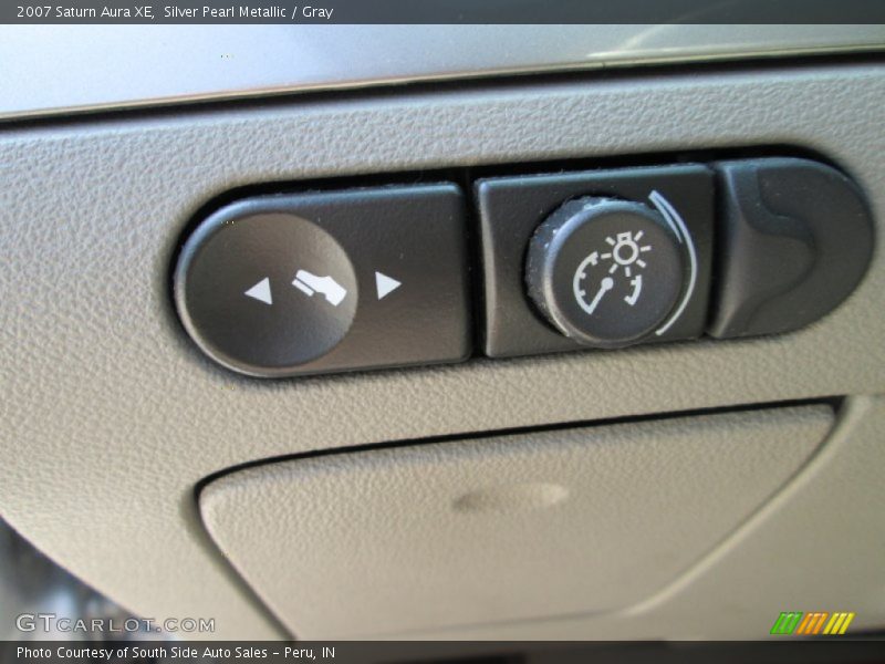 Silver Pearl Metallic / Gray 2007 Saturn Aura XE