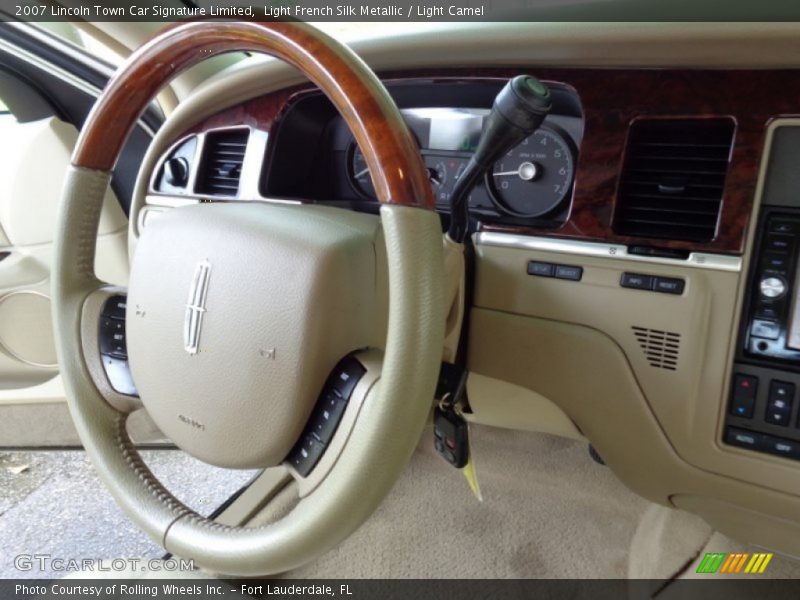 Light French Silk Metallic / Light Camel 2007 Lincoln Town Car Signature Limited