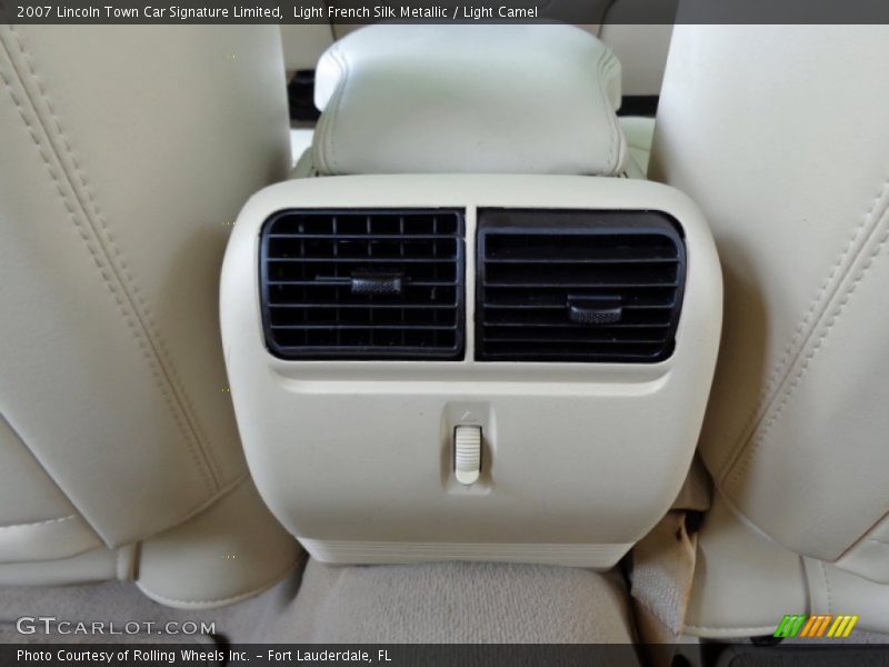 Light French Silk Metallic / Light Camel 2007 Lincoln Town Car Signature Limited