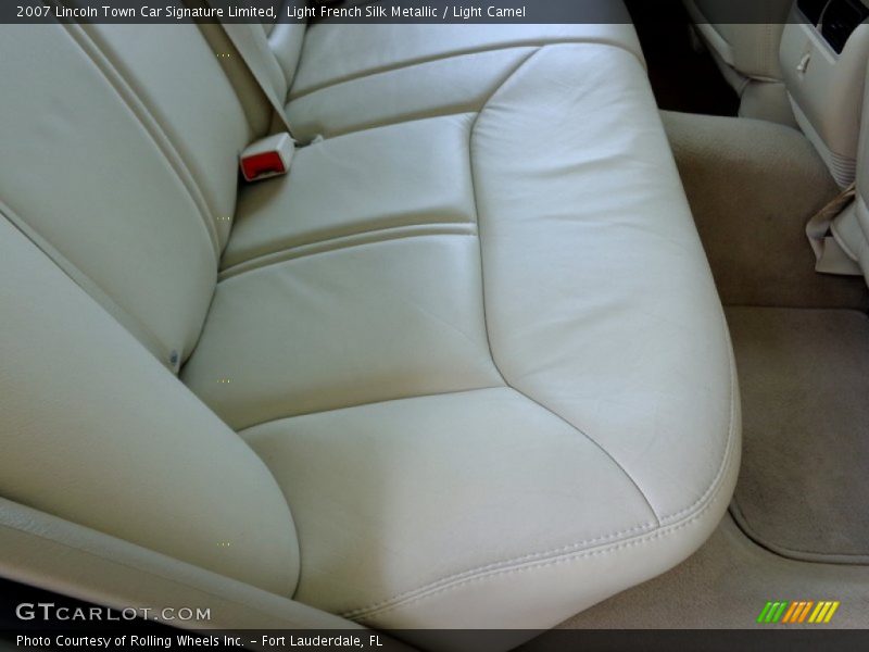 Light French Silk Metallic / Light Camel 2007 Lincoln Town Car Signature Limited