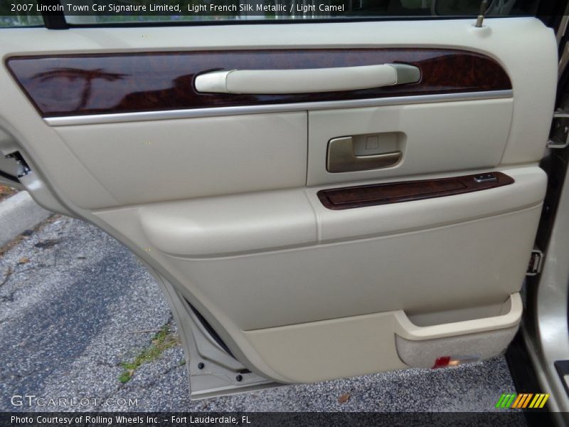 Light French Silk Metallic / Light Camel 2007 Lincoln Town Car Signature Limited