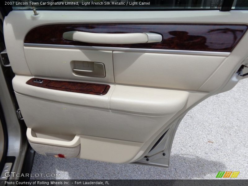 Light French Silk Metallic / Light Camel 2007 Lincoln Town Car Signature Limited