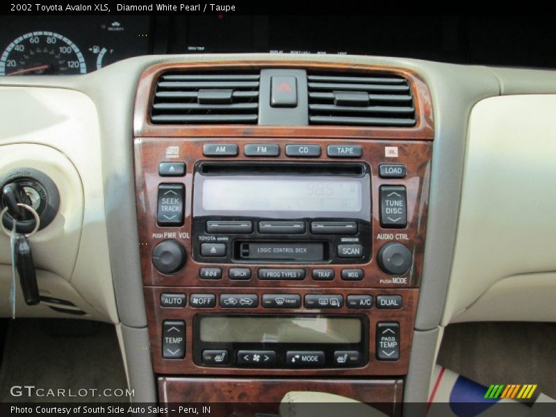 Diamond White Pearl / Taupe 2002 Toyota Avalon XLS