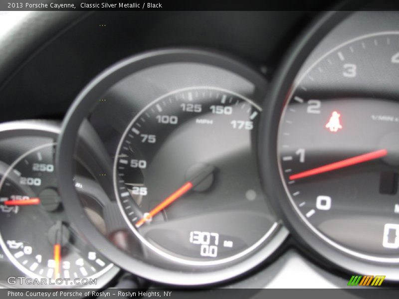 Classic Silver Metallic / Black 2013 Porsche Cayenne