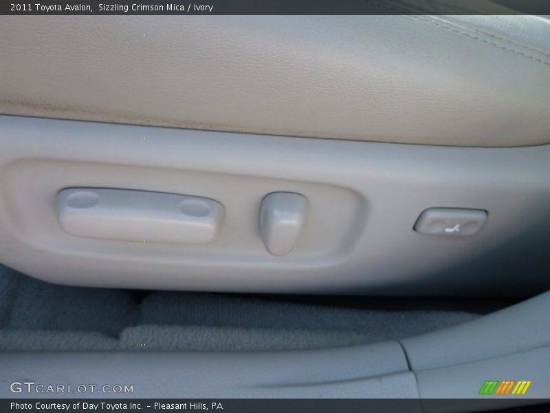 Sizzling Crimson Mica / Ivory 2011 Toyota Avalon