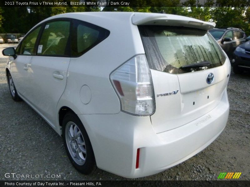 Blizzard White Pearl / Dark Gray 2013 Toyota Prius v Three Hybrid