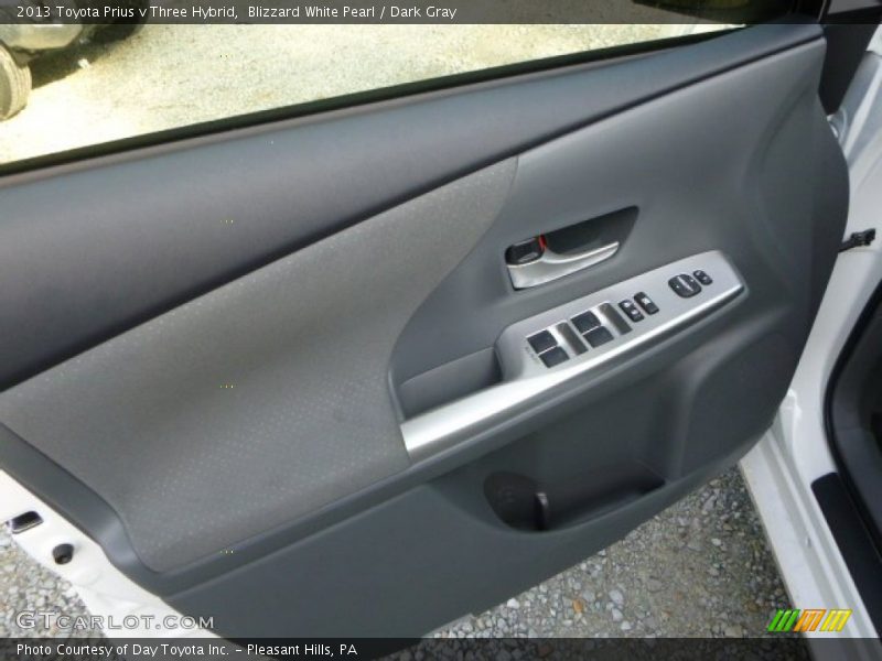 Blizzard White Pearl / Dark Gray 2013 Toyota Prius v Three Hybrid