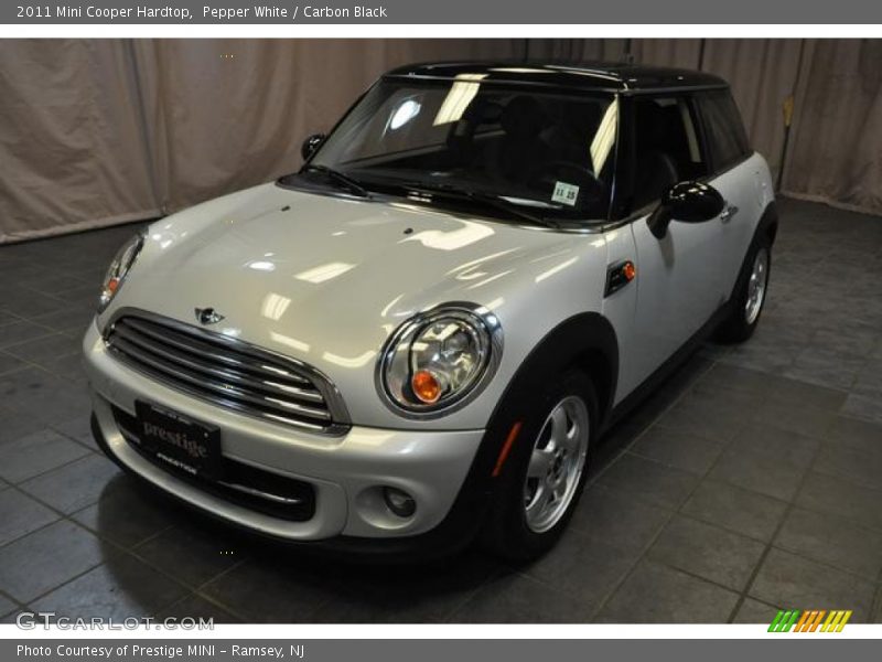 Pepper White / Carbon Black 2011 Mini Cooper Hardtop