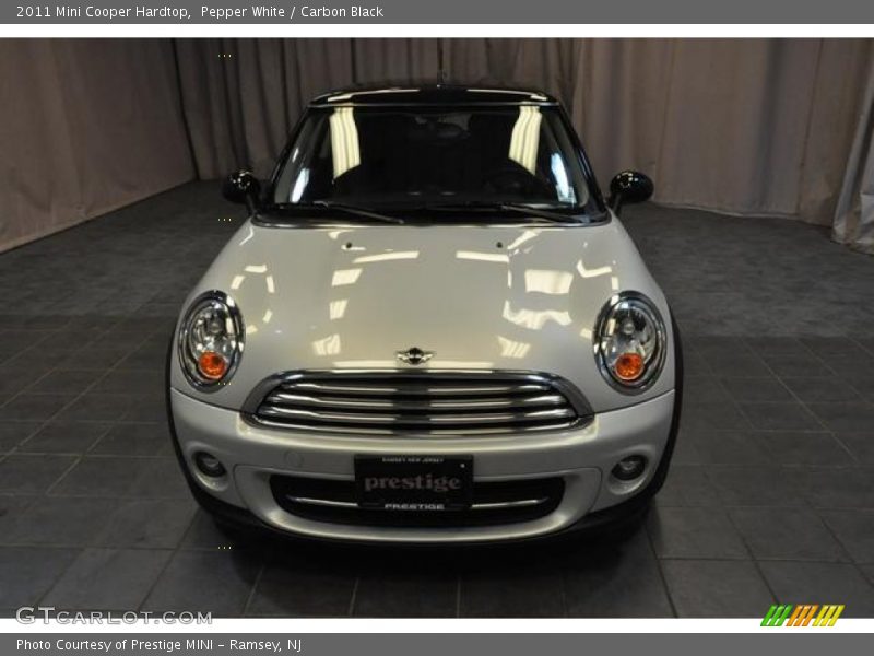 Pepper White / Carbon Black 2011 Mini Cooper Hardtop