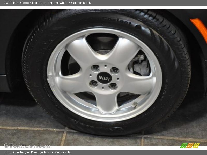 Pepper White / Carbon Black 2011 Mini Cooper Hardtop