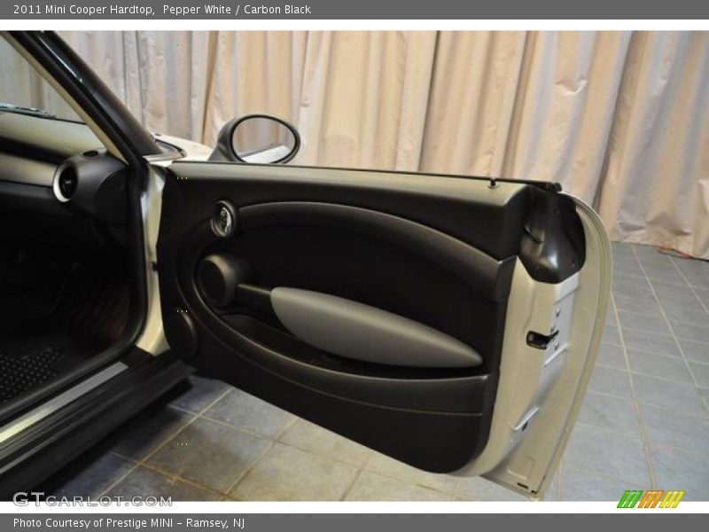 Pepper White / Carbon Black 2011 Mini Cooper Hardtop